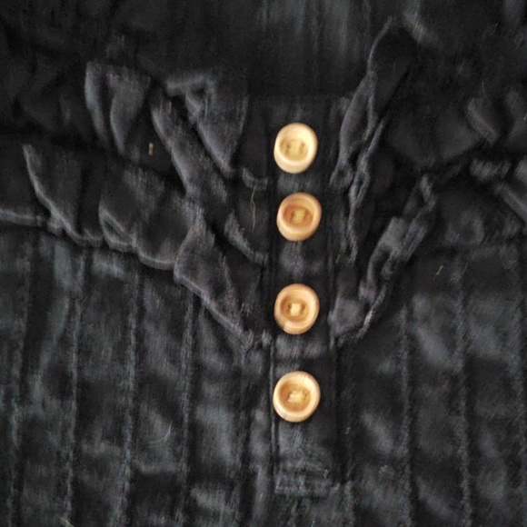 Black shirt - Picture 3 of 7